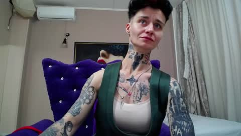 Snapshot of kennyvibe chatting on June 3, 2026, 2:33 pm kennyvibe online show from June 3, 2026, 2:33 pm