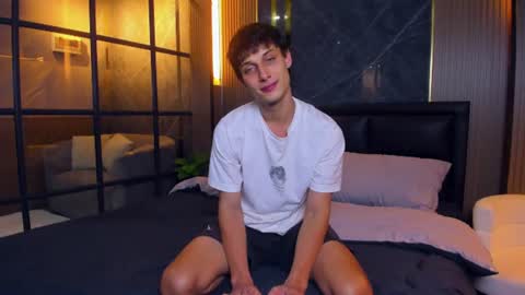Snapshot of kenter_parker chatting on June 17, 2026, 7:04 pm Peter online show from June 17, 2026, 7:04 pm