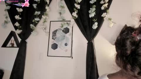 KENTHA  online show from April 24, 2026, 10:39 am