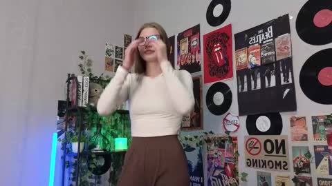 Snapshot of kenyattawestermark chatting on December 21, 2025, 9:16 am Lisa online show from December 21, 2025, 9:16 am