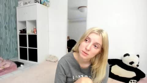 Kenzie online show from March 22, 2026, 2:42 pm