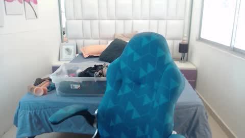 Snapshot of kerly_doll chatting on May 25, 2026, 8:04 pm K E R L Y online show from May 25, 2026, 8:04 pm