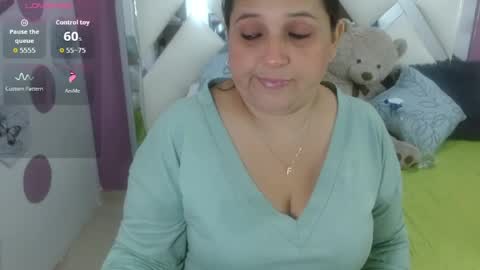 Snapshot of kerly_doll chatting on July 19, 2026, 11:47 am K E R L Y online show from July 19, 2026, 11:47 am