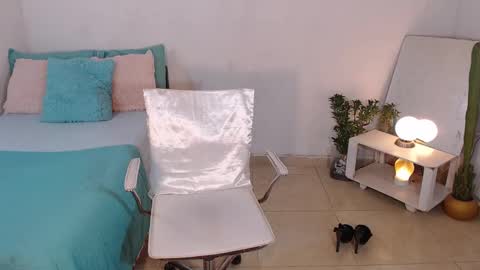 Mia  online show from February 22, 2025, 5:35 pm