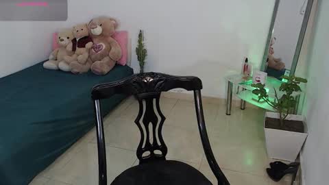 Mia  online show from February 20, 2026, 5:02 pm