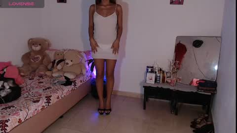 Mia  online show from April 23, 2026, 8:33 pm