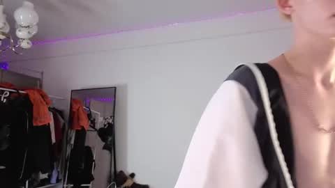 Snapshot of kessy_white chatting on October 23, 2025, 11:57 pm Kessy online show from October 23, 2025, 11:57 pm