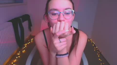 Snapshot of ketrin_pirsss chatting on January 5, 2025, 1:35 am Ketrin online show from January 5, 2025, 1:35 am