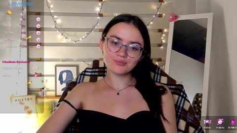 Snapshot of ketrin_pirsss chatting on September 15, 2025, 1:05 am Ketrin online show from September 15, 2025, 1:05 am