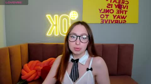 KatrinaKetrin online show from May 11, 2026, 1:22 am