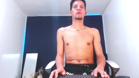 Snapshot of kevin__max_ chatting on February 5, 2025, 11:55 am Kev online show from February 5, 2025, 11:55 am