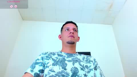 Snapshot of kevin__max_ chatting on October 7, 2025, 7:22 pm Kev online show from October 7, 2025, 7:22 pm