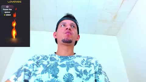 Snapshot of kevin__max_ chatting on October 18, 2025, 7:14 pm Kev online show from October 18, 2025, 7:14 pm