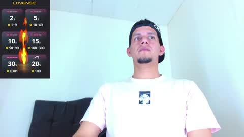 Snapshot of kevin__max_ chatting on November 17, 2025, 7:19 pm Kev online show from November 17, 2025, 7:19 pm