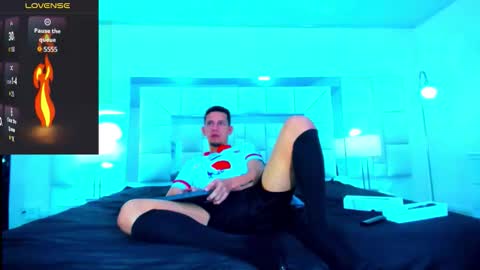 Snapshot of kevin__max_ chatting on November 30, 2025, 11:25 am Kev online show from November 30, 2025, 11:25 am