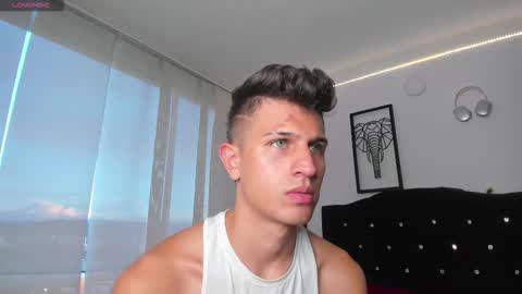 Snapshot of kevin_ahs1 chatting on November 6, 2025, 10:32 pm Kevin Ahs online show from November 6, 2025, 10:32 pm