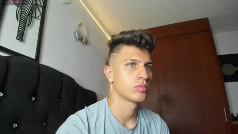 Snapshot of kevin_ahs1 chatting on December 3, 2025, 10:52 pm Kevin Ahs online show from December 3, 2025, 10:52 pm