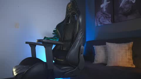 kevin montoya online show from February 4, 2026, 11:42 pm