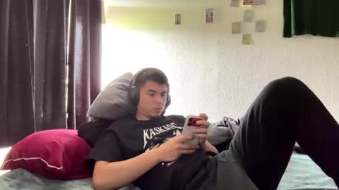 kevinderon1 online show from April 18, 2026, 8:31 pm