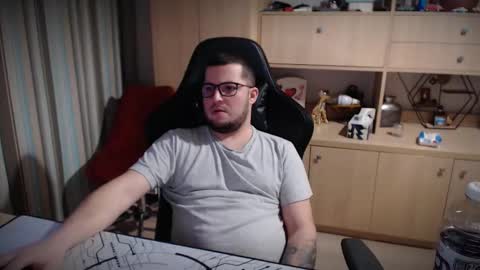 Kevinn online show from December 22, 2025, 5:54 pm