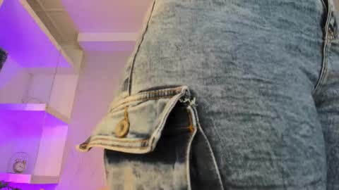 Keyla  online show from December 3, 2025, 12:03 pm