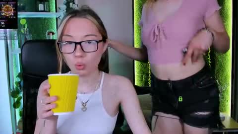Snapshot of keylas_moan chatting on June 26, 2026, 12:42 pm Keylas online show from June 26, 2026, 12:42 pm
