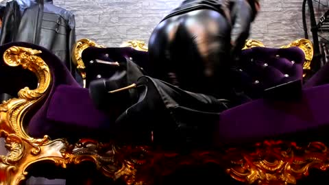 Snapshot of khaleesidomme chatting on December 19, 2024, 11:29 am Khaleesi online show from December 19, 2024, 11:29 am