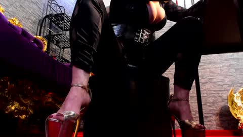 Snapshot of khaleesidomme chatting on February 4, 2025, 8:02 am Khaleesi online show from February 4, 2025, 8:02 am