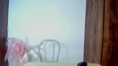 khate_smith online show from October 24, 2025, 3:52 pm