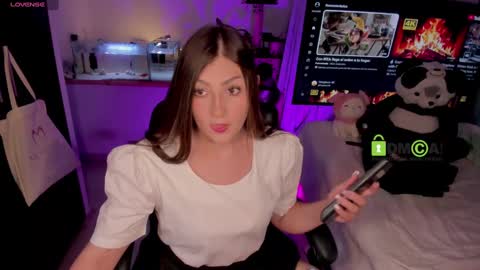 Snapshot of khionebesset chatting on January 4, 2025, 7:45 am Khi. online show from January 4, 2025, 7:45 am