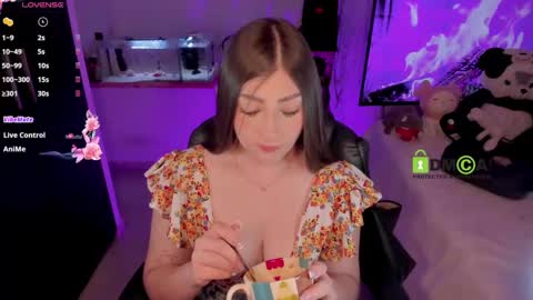 Snapshot of khionebesset chatting on January 15, 2025, 9:35 am Khi. online show from January 15, 2025, 9:35 am