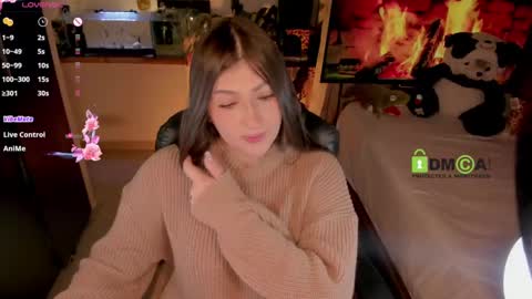 Snapshot of khionebesset chatting on February 18, 2025, 5:20 am Khi. online show from February 18, 2025, 5:20 am