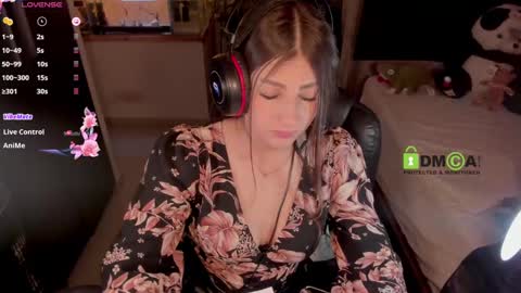 Snapshot of khionebesset chatting on February 26, 2025, 10:15 am Khi. online show from February 26, 2025, 10:15 am