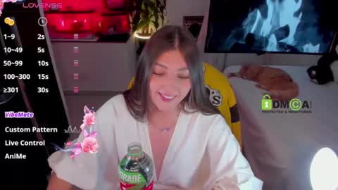 Snapshot of khionebesset chatting on September 25, 2025, 5:00 am Khi. online show from September 25, 2025, 5:00 am