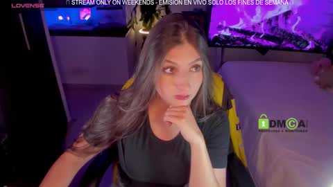 Snapshot of khionebesset chatting on December 17, 2025, 5:57 am Khi. online show from December 17, 2025, 5:57 am