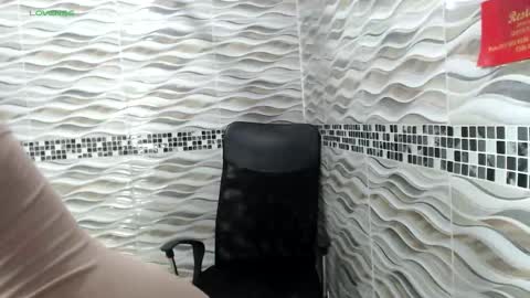 Snapshot of khloe33 chatting on September 16, 2025, 10:05 am khloe33 online show from September 16, 2025, 10:05 am