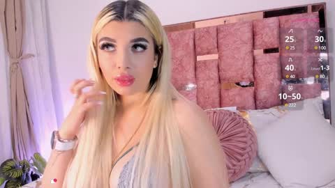 Snapshot of khloe_018 chatting on February 5, 2025, 11:44 am KHLOE online show from February 5, 2025, 11:44 am