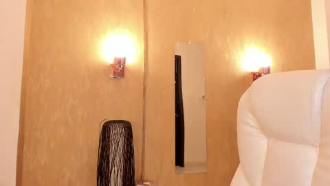 Khloe online show from February 18, 2025, 3:43 pm