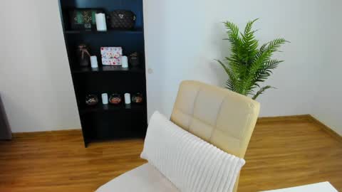 Snapshot of khloe_star chatting on June 1, 2026, 2:52 pm Khloe online show from June 1, 2026, 2:52 pm