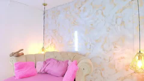 Snapshot of khloeblake chatting on June 4, 2026, 11:49 am Khloe online show from June 4, 2026, 11:49 am