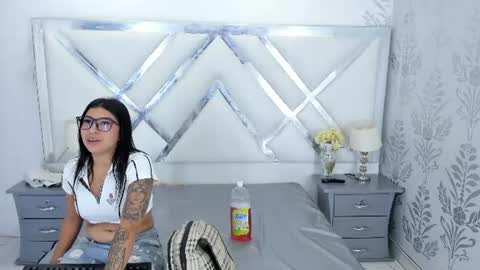 Snapshot of khloeblake chatting on July 28, 2026, 11:17 am Khloe online show from July 28, 2026, 11:17 am