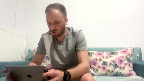 khloekross online show from March 16, 2026, 9:41 pm