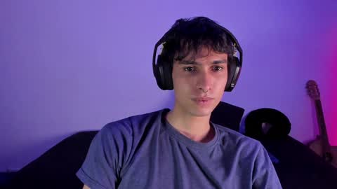 khozler_ online show from February 2, 2025, 8:02 am