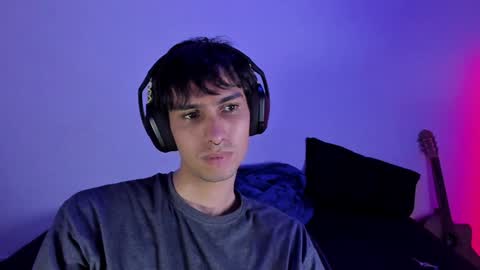 khozler_ online show from February 4, 2025, 5:53 am