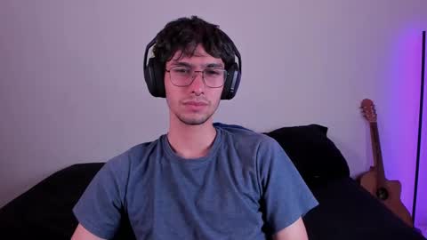 khozler_ online show from March 4, 2025, 4:38 am