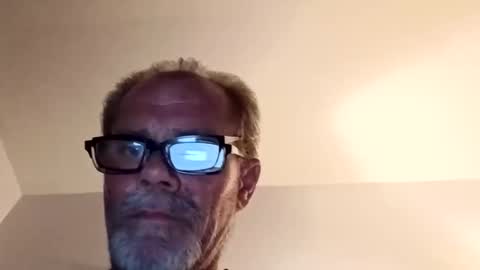 khrisdm48 online show from March 1, 2026, 6:04 am