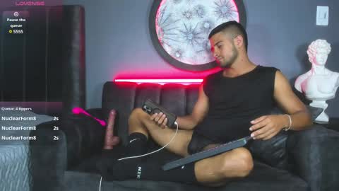 Snapshot of khriss_brown chatting on January 17, 2025, 11:07 pm Khriss brown online show from January 17, 2025, 11:07 pm