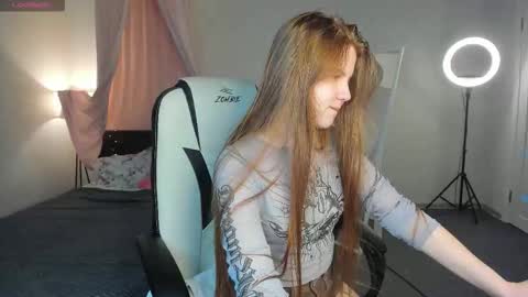 Snapshot of ki_wizz chatting on October 8, 2025, 3:04 am Ellie online show from October 8, 2025, 3:04 am