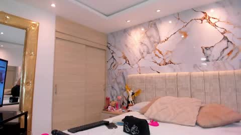 Snapshot of kiana_cream chatting on May 13, 2026, 1:47 am N M online show from May 13, 2026, 1:47 am