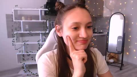 Snapshot of kiananowak chatting on May 17, 2026, 9:38 am Kiana online show from May 17, 2026, 9:38 am